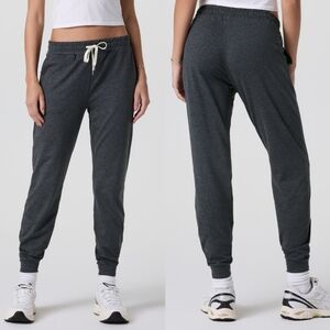 Vuori Performance Joggers in Charcoal Heather